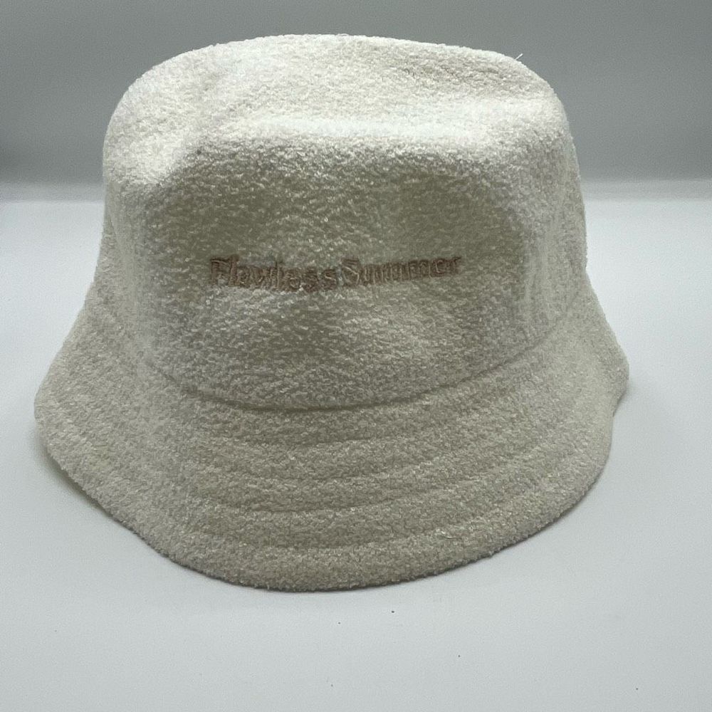 Laura Mercier Flawless Summer Bucket Hat Off White - Picture 3 of 8